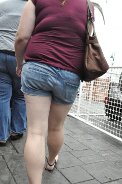 Chubby MILF At Food Truck Wars