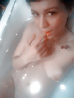 Hip mum naked selfies - my friends mum sent me these on her