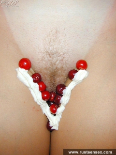 Teen blonde beet masturbation