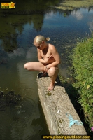 Outdoor pissing in the lake