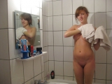 Who has more? Wer hat mehr von ihr ?