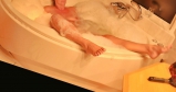 Bath, in bad, gebukt