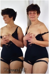 Oma als Pornomodel vor der Kamera