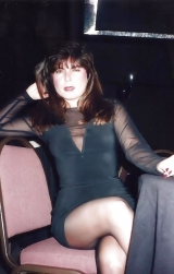 Brunette MILF with a nice ass