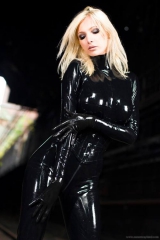 Latex lesbian oiled