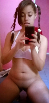 Black teen goes selfie mad - what she really does after gym