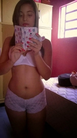 Black teen goes selfie mad - what she really does after gym