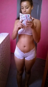 Black teen goes selfie mad - what she really does after gym