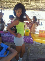 Ma belle salope et sexy Saonirina, 19ans lesbienne black