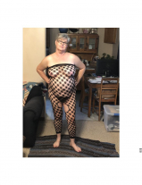 Chubby Kim posing in new outfit.