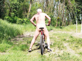 j aime les promenades nu en velo