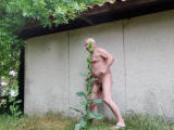 je me balade nu dans la nature