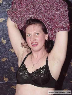 Mom shows amateur striptease - N