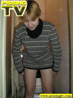 Student-girl cleaning her split - N