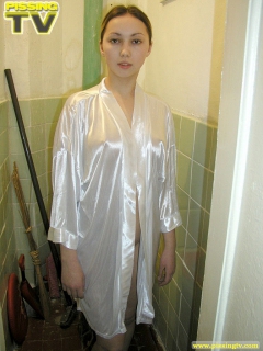 Teen blonde pisses in the toilet - N