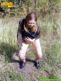 Peeing girl without pantiesfriend - N