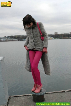 Dock pissing - N