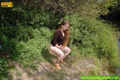 Redhead pisses - N