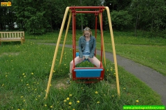 Play pissing - N