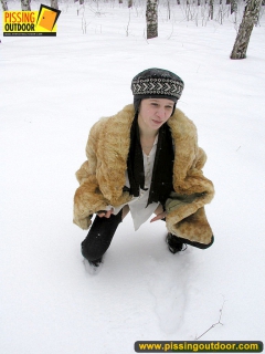 Winter outdoor pissing teen - N