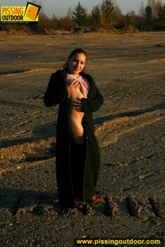 Pissing outdoor in the sunset - N