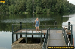 Park lake outdoor pissing - N