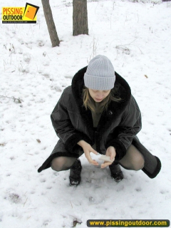 Pissing outdoor in the winter forest - N