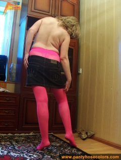 Magenta pantyhose play of blonde mom - N