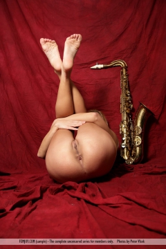 Saxophonist - N