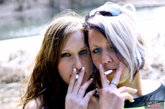 Two smoking amateurs play - N