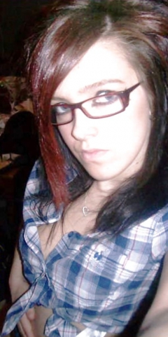Teen girl photographed themselves for his lesbian girlfriend - N