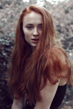 Sophie Turner - N