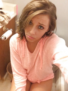 Toilet selfies - N