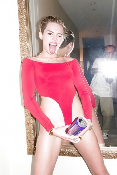 Miley cyrus fait sa pute lol - N