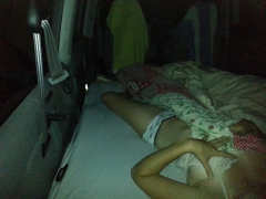 Une allemande en camping-car la main dans le sac... - N