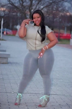Very Curvy Women - N