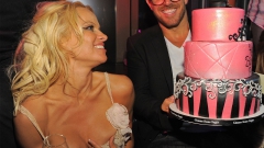Blonde Big-tits Playboy Celebrity Model Pamela Anderson - N