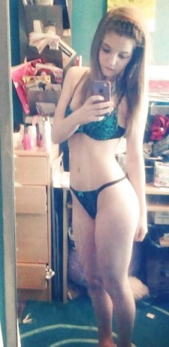 Juicy amateur teen nudes - tight and skinny blonde selfies - N