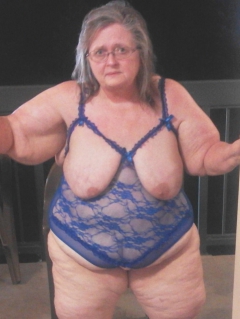 Exposing myself with my new tittie tattoo and lingerie - N