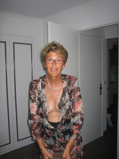 my horny mom - N