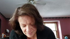 Gorgeous Mature Amateur Wife Walks In Room to Suck Dick - N