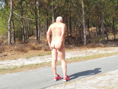 Nudiste en balade coquine - N