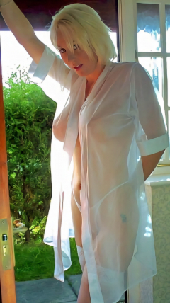 mature and sexy - N