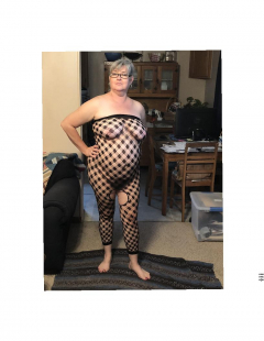 Chubby Kim posing in new outfit. - N