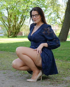 Mature and sexy - N