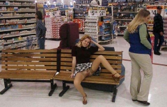 Shopping Nude - N