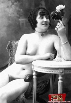 Antique Solo Chicks - N