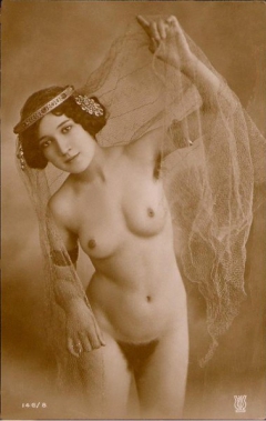 Antique pin babes 4 - N