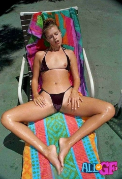 Girlfriend poses in bikini - N