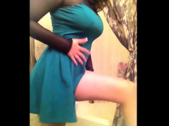 turk-kizi-banyoda-soyunuyor